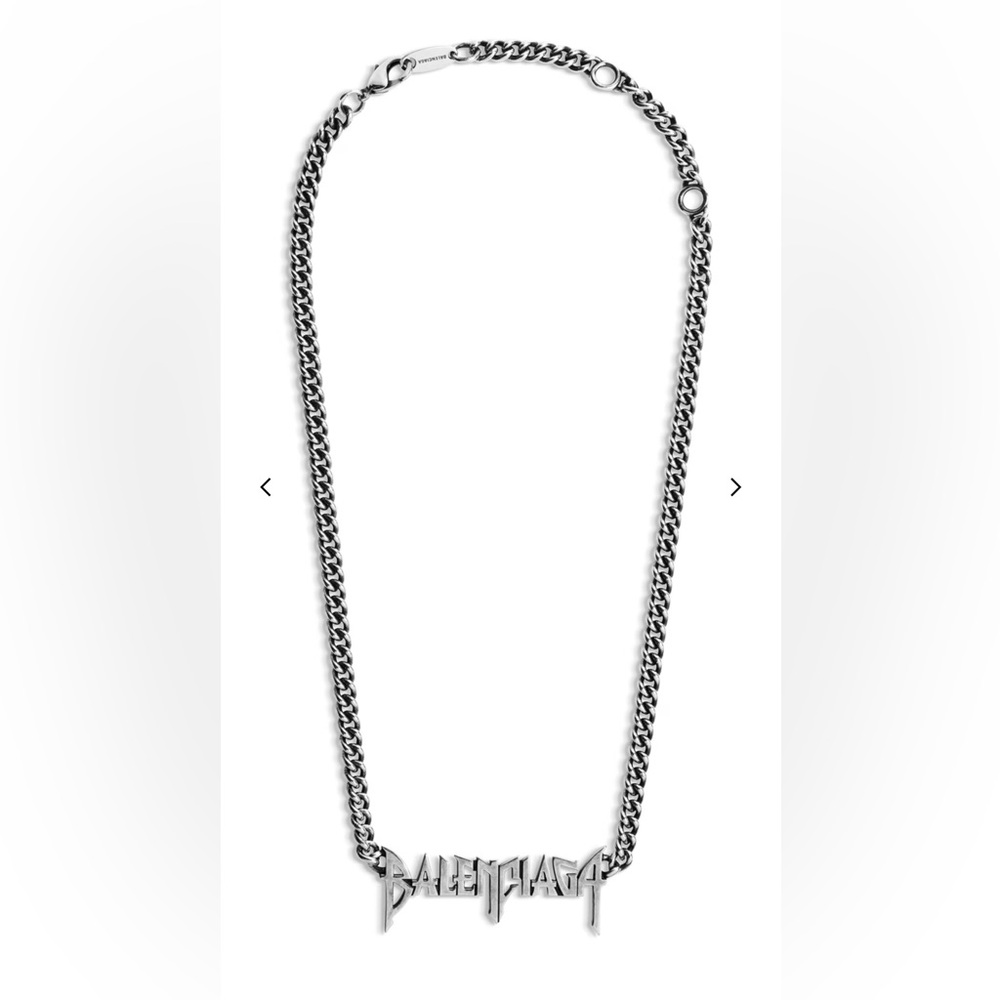 TYPO METAL NECKLACE IN SILVER
